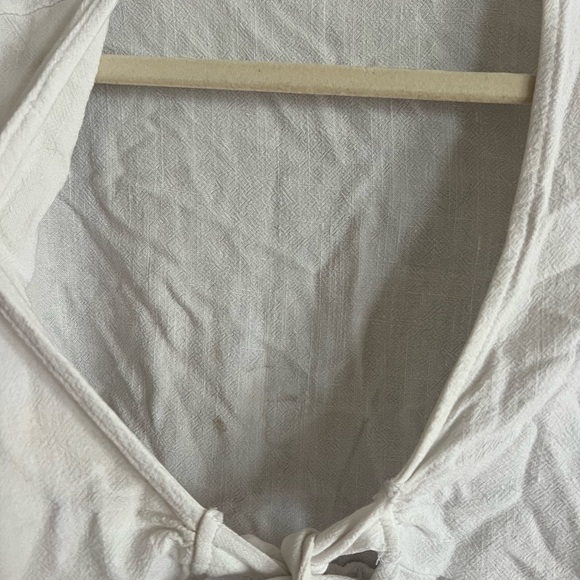 Front tie going out top - Picture 3 of 4